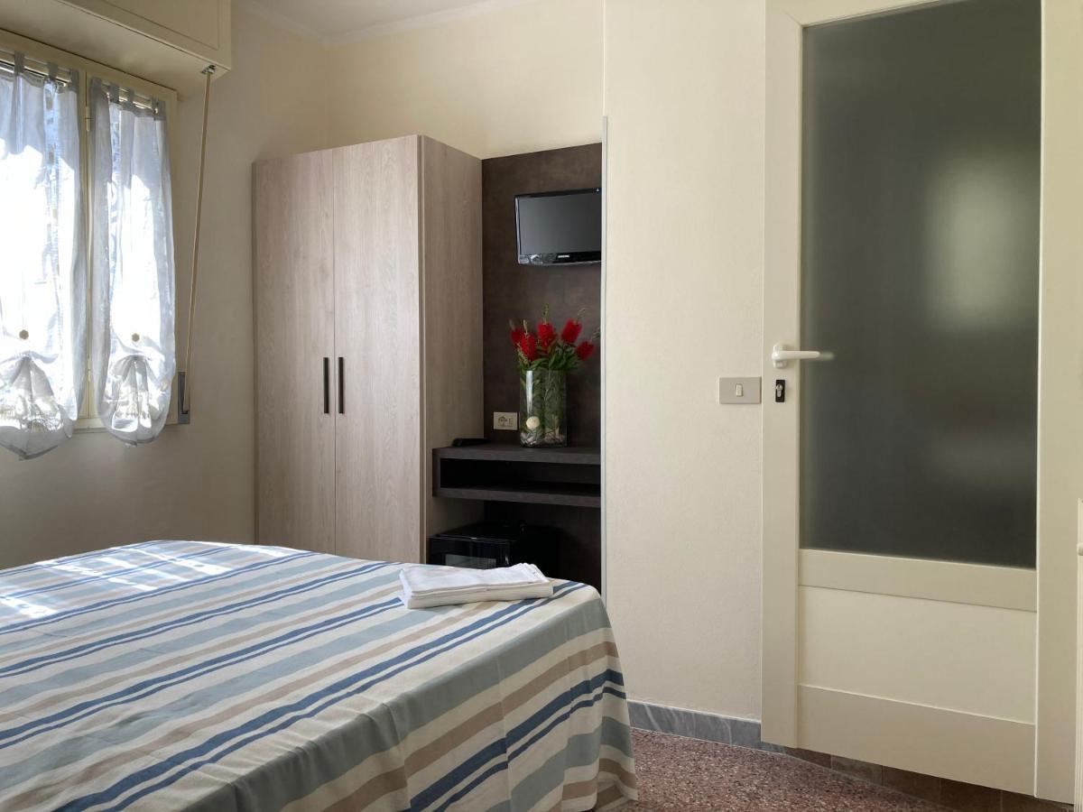 Hotel Verdesolemare Марина-ди-Пьетрасанта Экстерьер фото