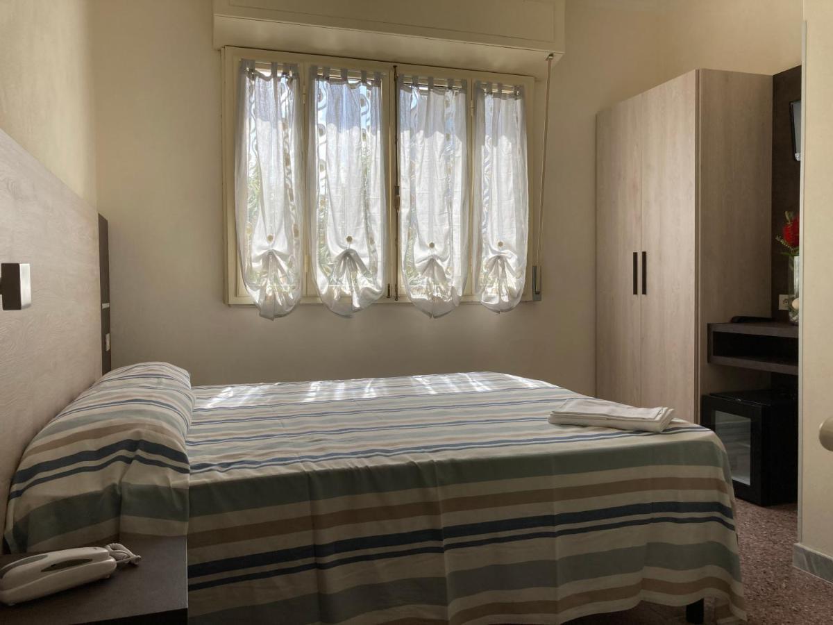 Hotel Verdesolemare Марина-ди-Пьетрасанта Экстерьер фото