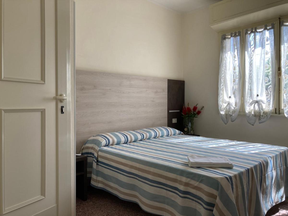 Hotel Verdesolemare Марина-ди-Пьетрасанта Экстерьер фото