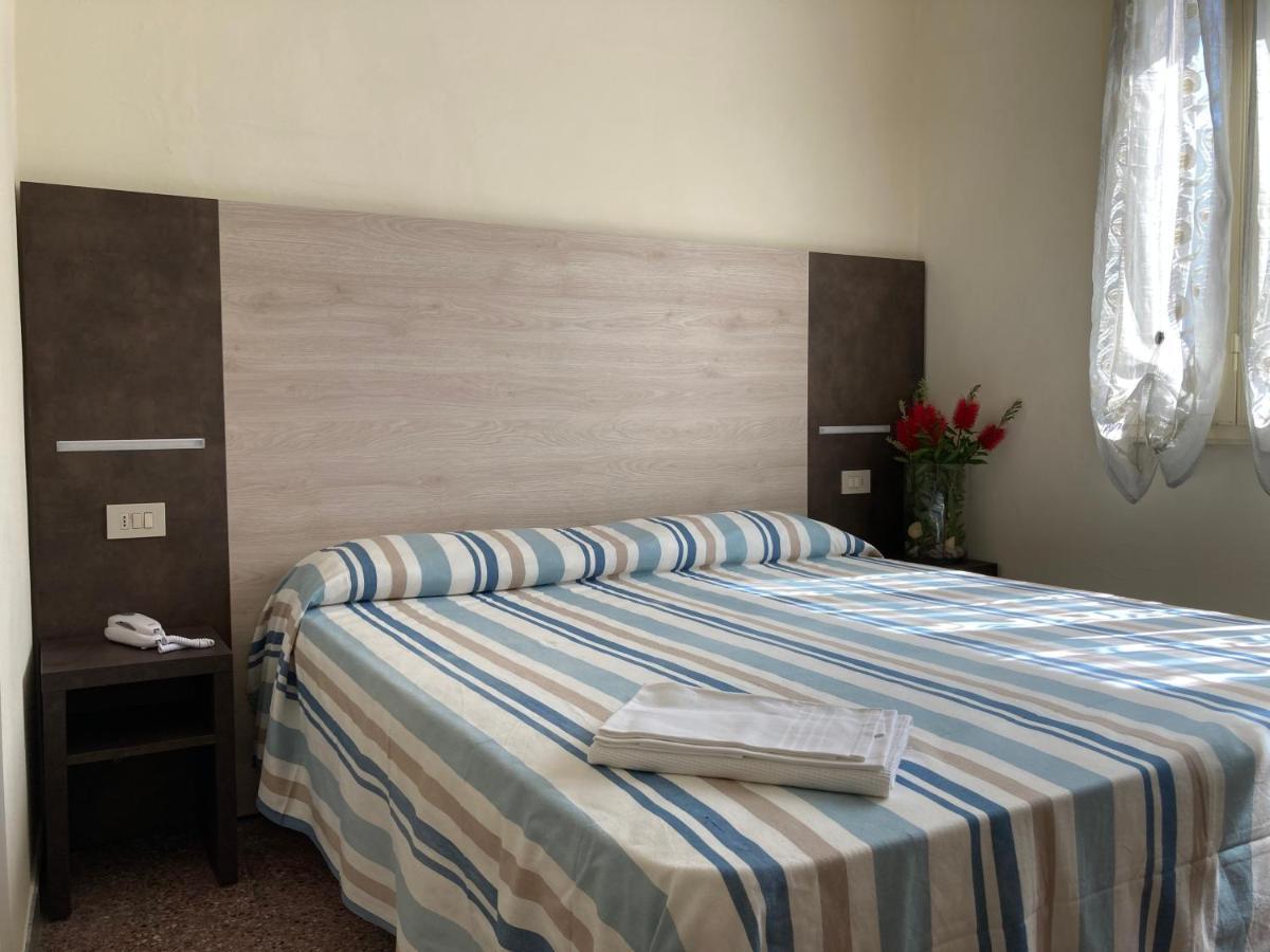 Hotel Verdesolemare Марина-ди-Пьетрасанта Экстерьер фото