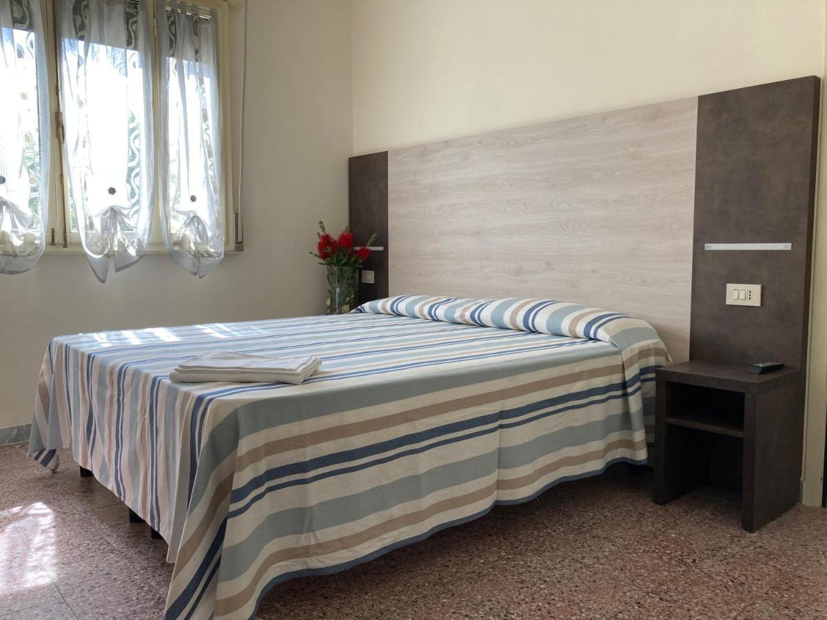 Hotel Verdesolemare Марина-ди-Пьетрасанта Экстерьер фото