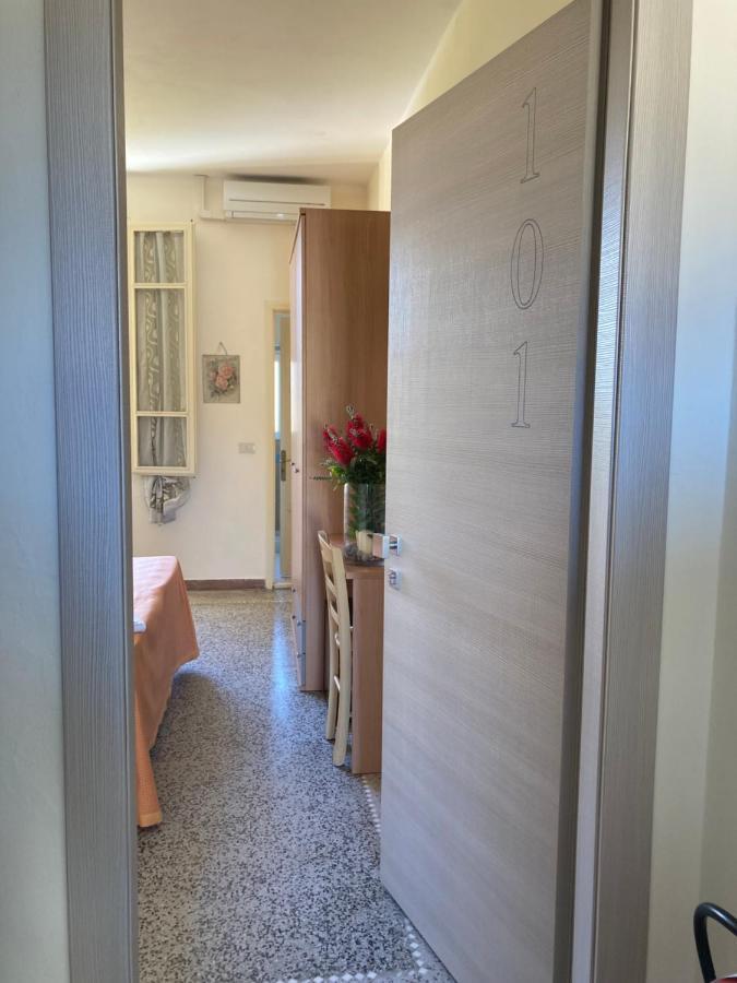Hotel Verdesolemare Марина-ди-Пьетрасанта Экстерьер фото