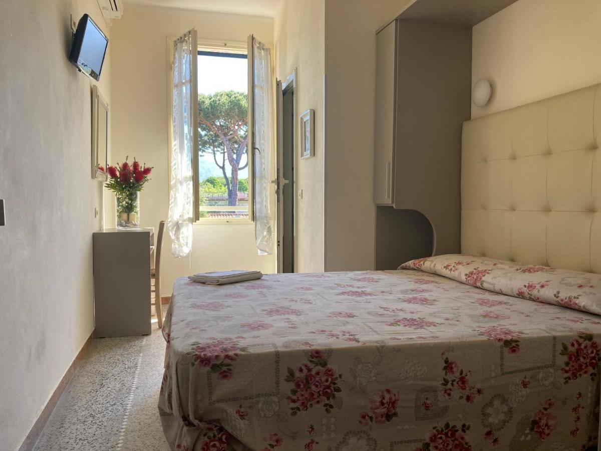 Hotel Verdesolemare Марина-ди-Пьетрасанта Экстерьер фото