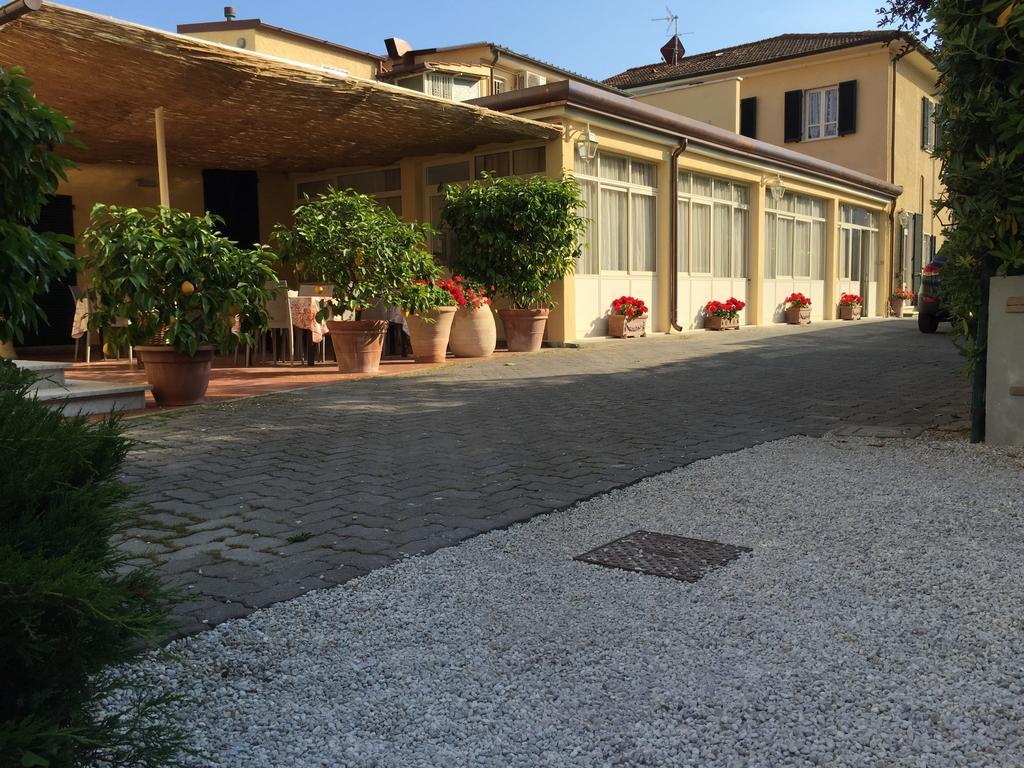 Hotel Verdesolemare Марина-ди-Пьетрасанта Экстерьер фото